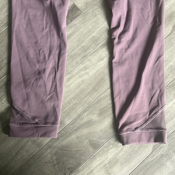 Lululemon Forget The Sweat Crop *21"
Smoked Mulberry Leggings Pants - Picture 11 of 11